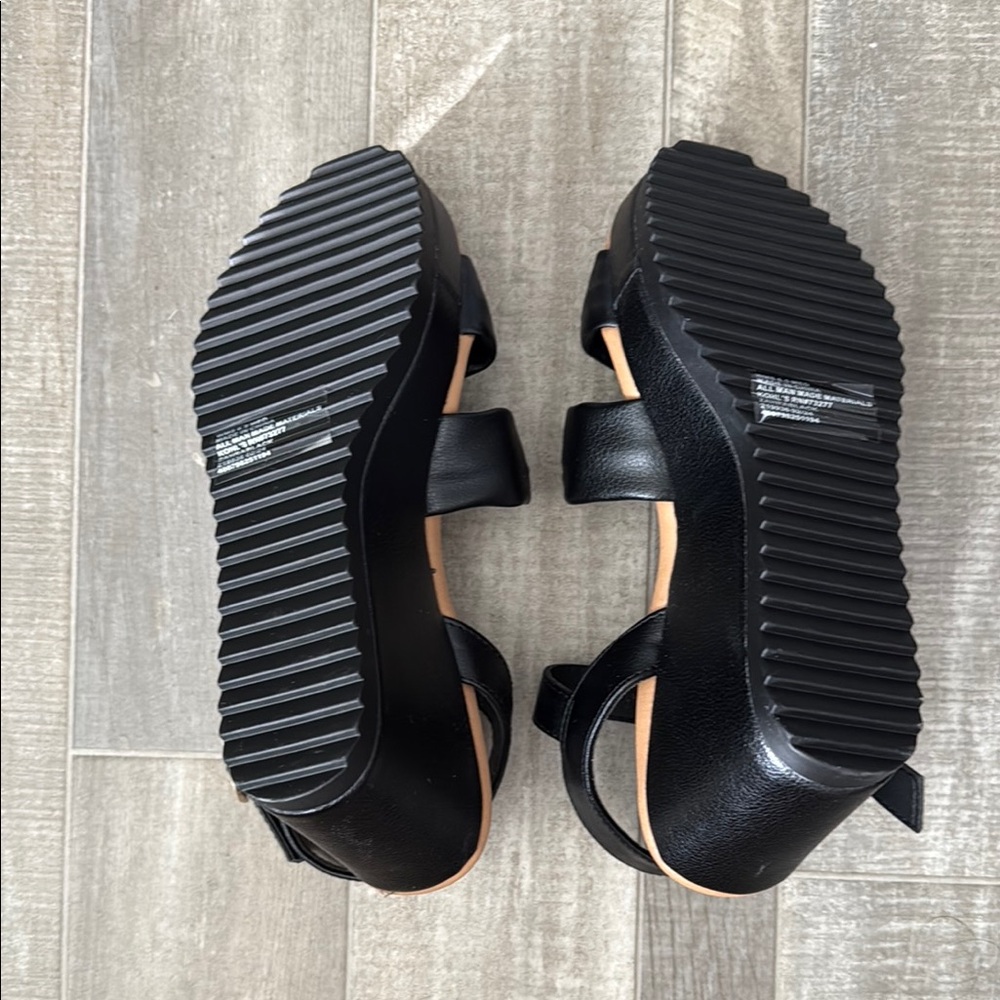 Sonoma Women's Black Wedge Sandals - Picture 4 of 4